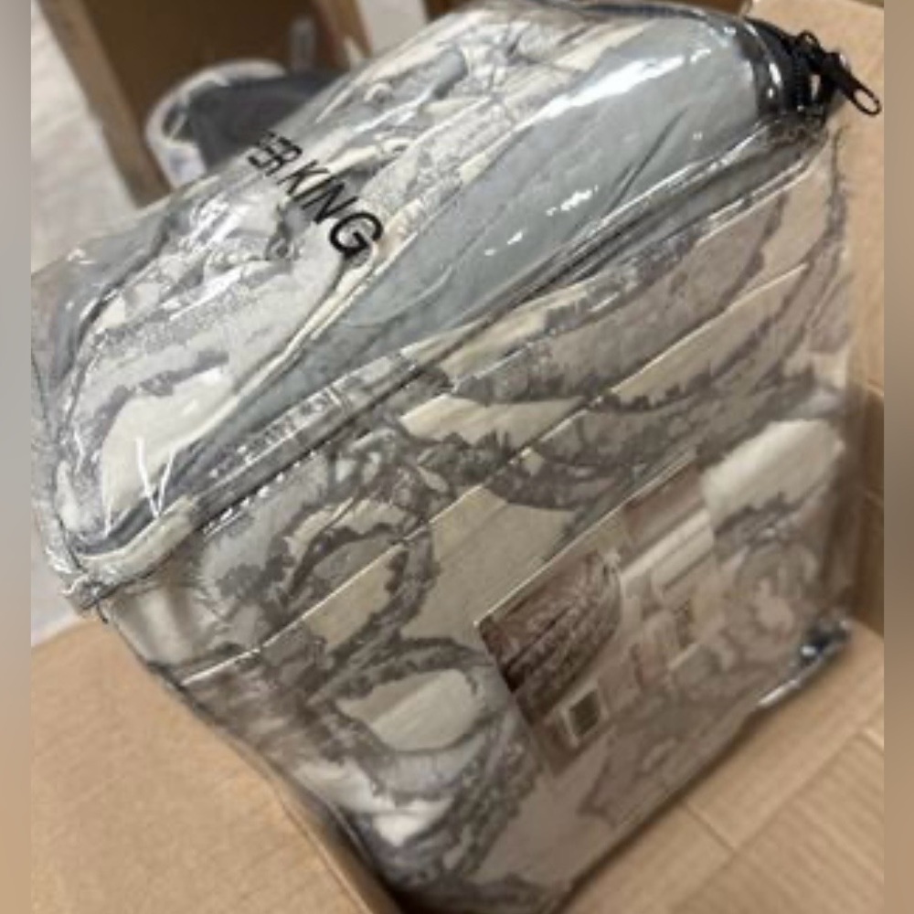 HiEnd Accents Nicole Damask Duvet Cover Set King - Picture 6 of 7